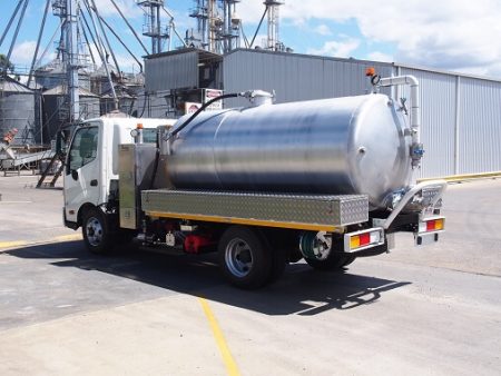 R230 - 4000 Vacuum Truck