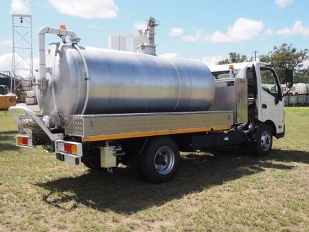 R230 - 4000 Vacuum Truck