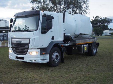 R350 -8000 Vacuum Truck