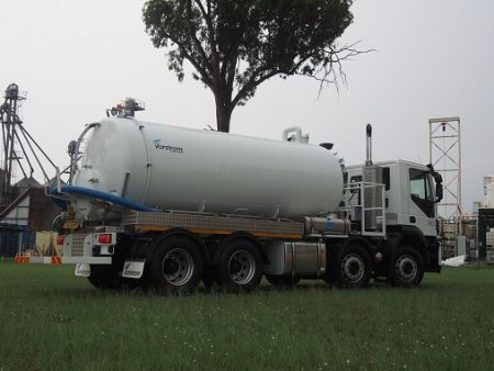 R560 -14000 Vacuum Truck