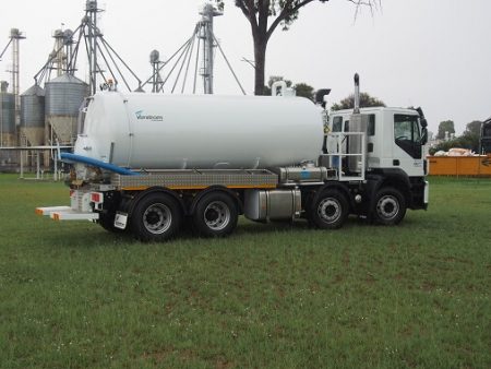 R560 -14000 Vacuum Truck