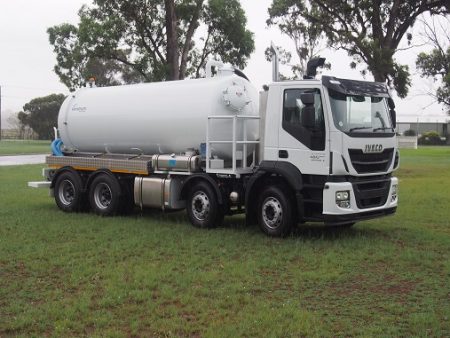 R560 -14000 Vacuum Truck