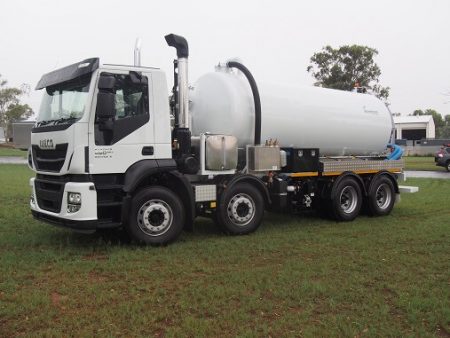 R560 -14000 Vacuum Truck