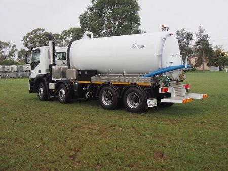 R560 -14000 Vacuum Truck