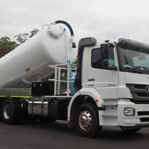 T520 - 12000 Vacuum Truck