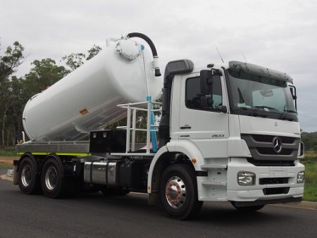 T520 - 12000 Vacuum Truck