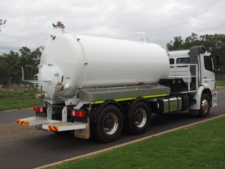 T520 - 12000 Vacuum Truck