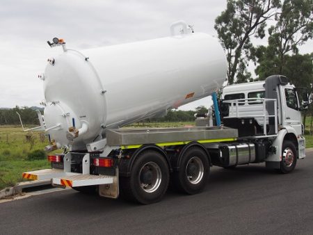 T520 - 12000 Vacuum Truck