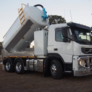 T560 -11000 Vacuum Truck