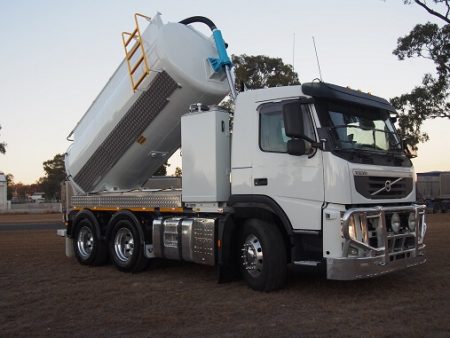 T560 -11000 Vacuum Truck