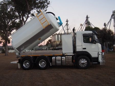 T560 -11000 Vacuum Truck