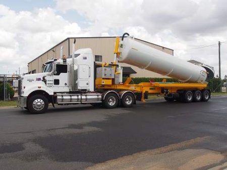 TRD940-24000a vacuum truck